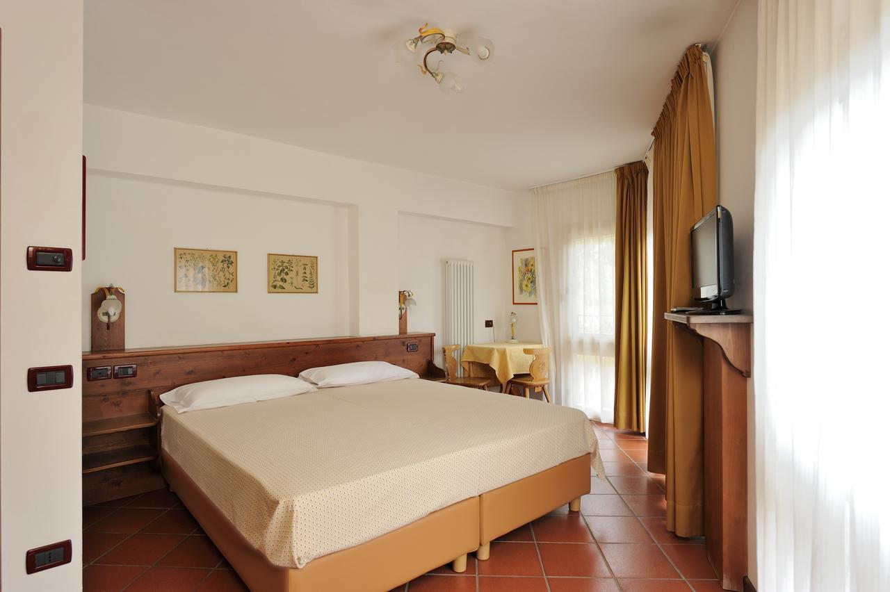 Chalet Dei Pini Lejlighedshotel Madonna Eksteriør billede